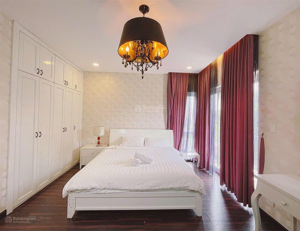 Cho thuê biệt thự phú mỹ hưng căn đơn lập nam thông 1 căn góc 3 mặt tiền hồ bơi riêng
