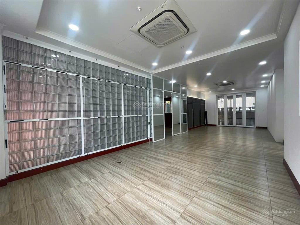 Cho thuê biệt thự mỹ hưng diện tích lớn 16,75x19m 4 phòng ngủ, nhà trống 170 triệu/tháng