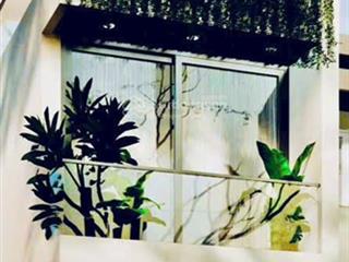 Nhà trung tâm q5, 3 tầng, cn 30m2, 2 pn, 10 m ra mt, nhà mới đẹp nội thất xịn xò, nhỉnh 6 tỷ