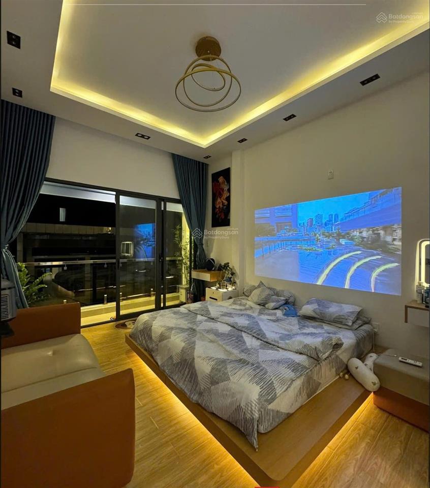 Hàng hot phân khúc 9 tỷ . hẻm 5m nhà mới đẹp trung tâm q 10 , 3 tầng , 3 pn , xách vali vào ở ngay