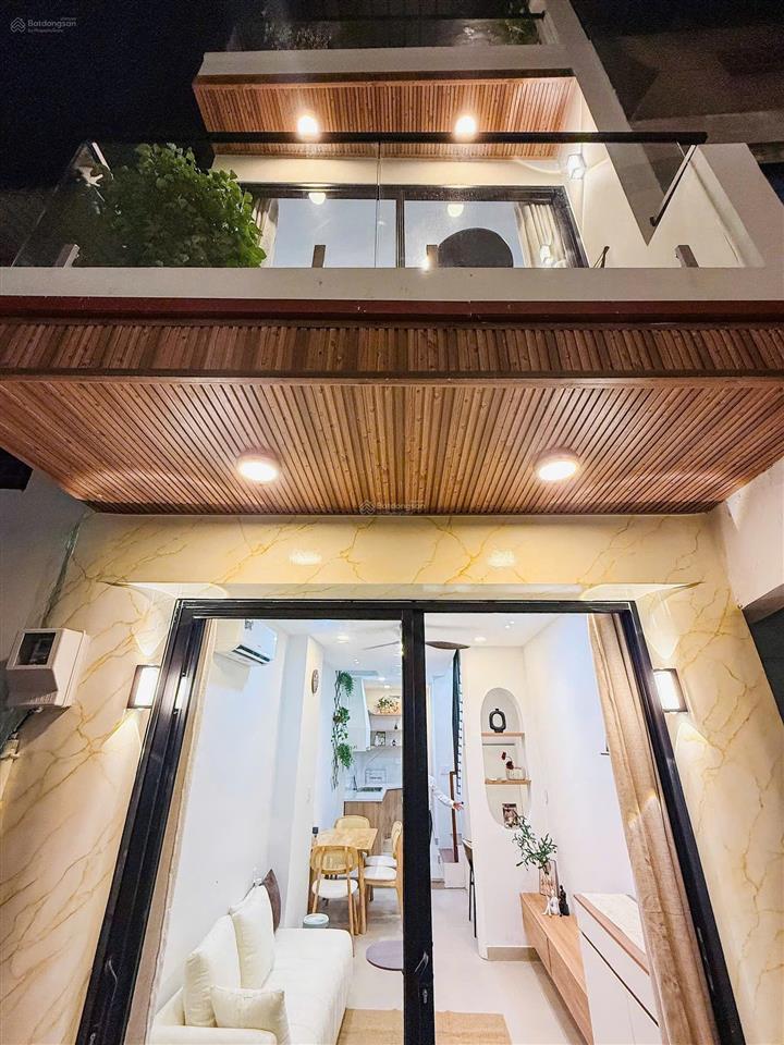 Trung tâm q5, 3 tầng, nhà mới đẹp nội thất xịn xò, an ninh, thông tứ tung, nhỉnh 6 tỷ
