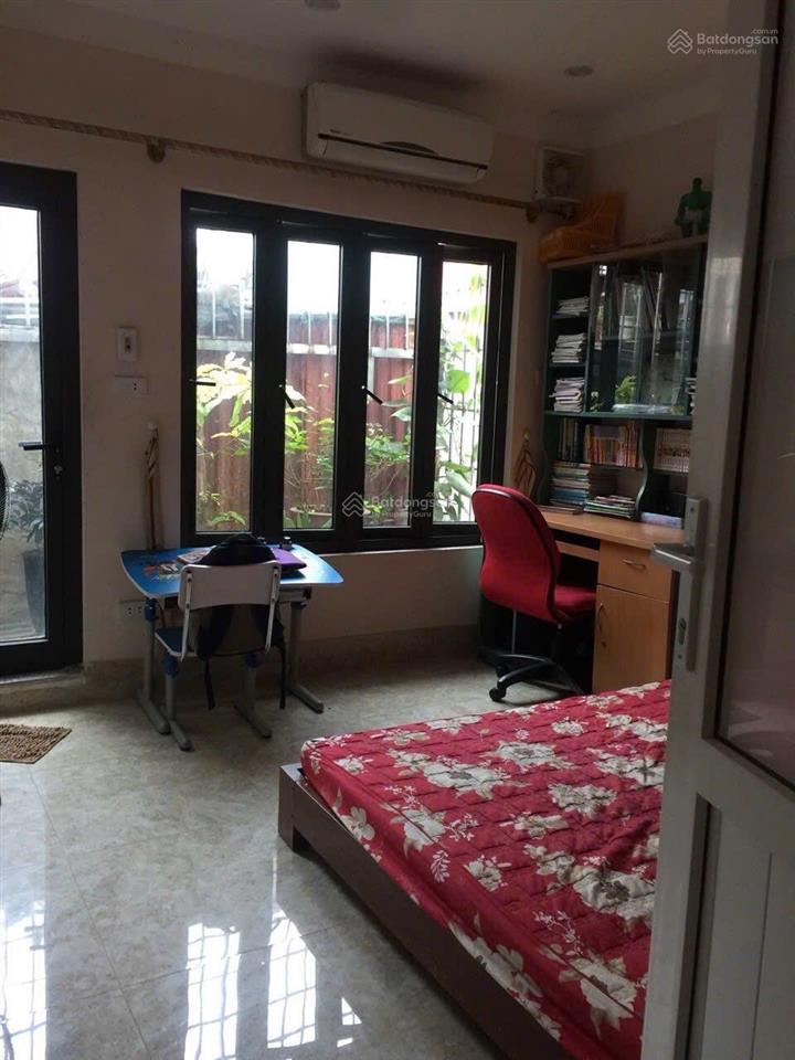 Cho thuê nhà riêng ngõ 173 hoàng hoa thám  40m2 x 4 tầng, 5pn