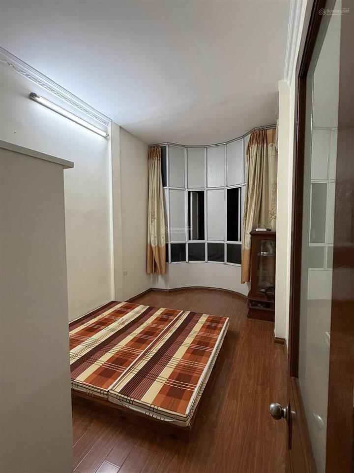 Cho thuê nhà riêng ngõ 195 đội cấn  30m2x4 tầng, 3pn