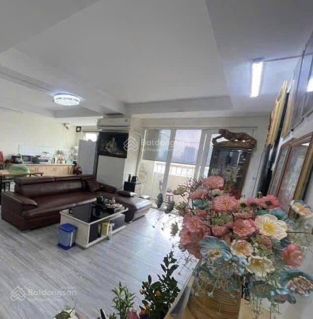 Cho thuê chung cư trung yên 1, số 58a trung kính 130m2/3pn