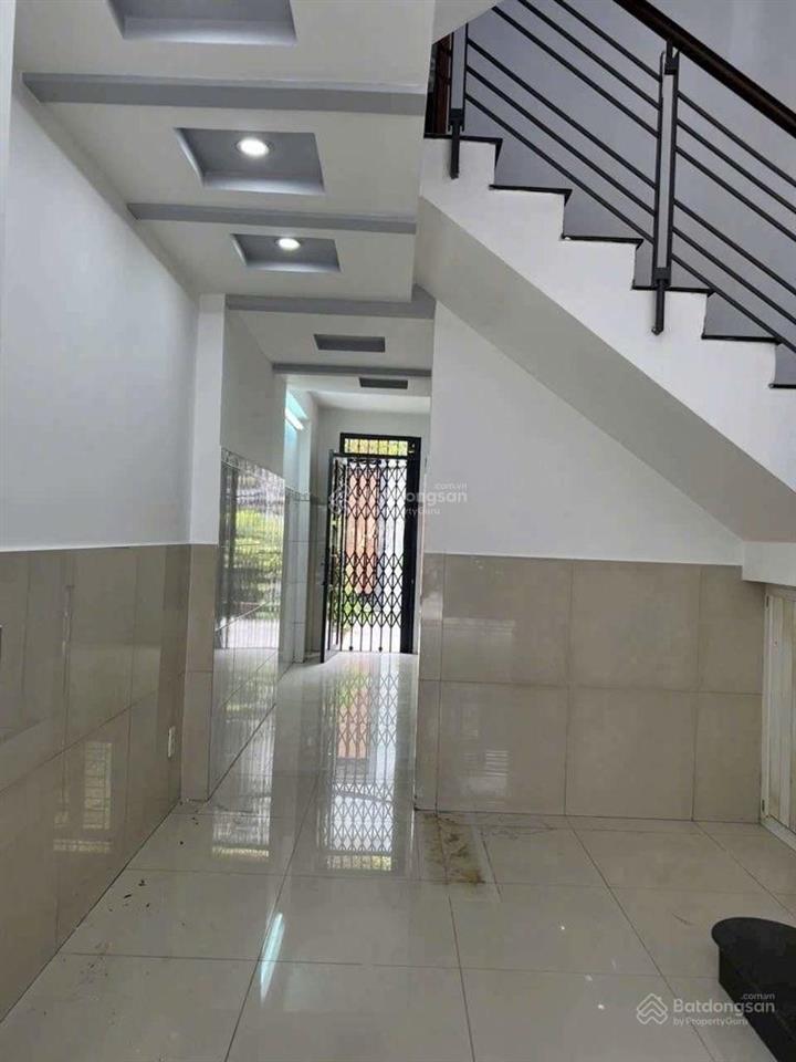 Cô 4 định cư bán nhà 2 mặt tiền đường hoà bình, q11  4mx15,5m (62m2). sổ hồng riêng