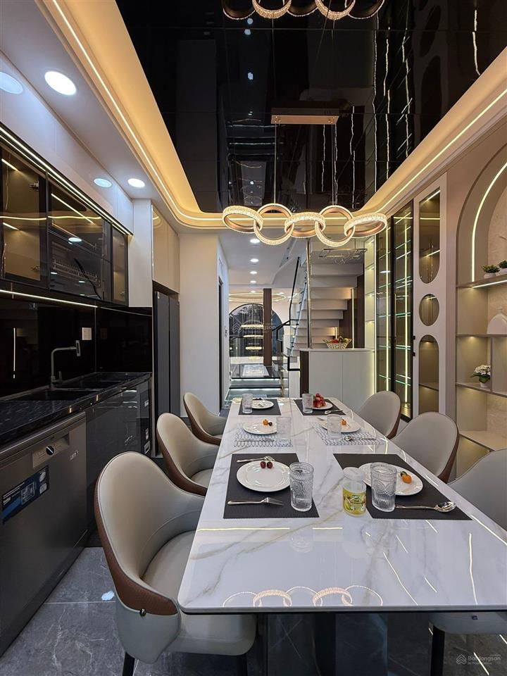 Khu an ninh kế q1 bán nhà đường thân văn nhiếp, q2. 4x16m. nhà vừa đươc sơn sửa lại