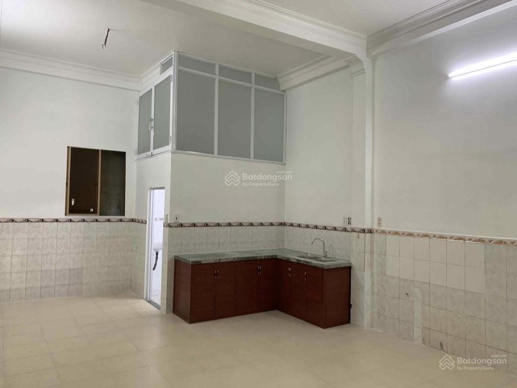 Nhà cũ dễ cải tạo ngay đường đỗ bí, tân phú. giá 3 tỷ 220/ 4,2x22m  sổ đẹp vuông vức sang tên