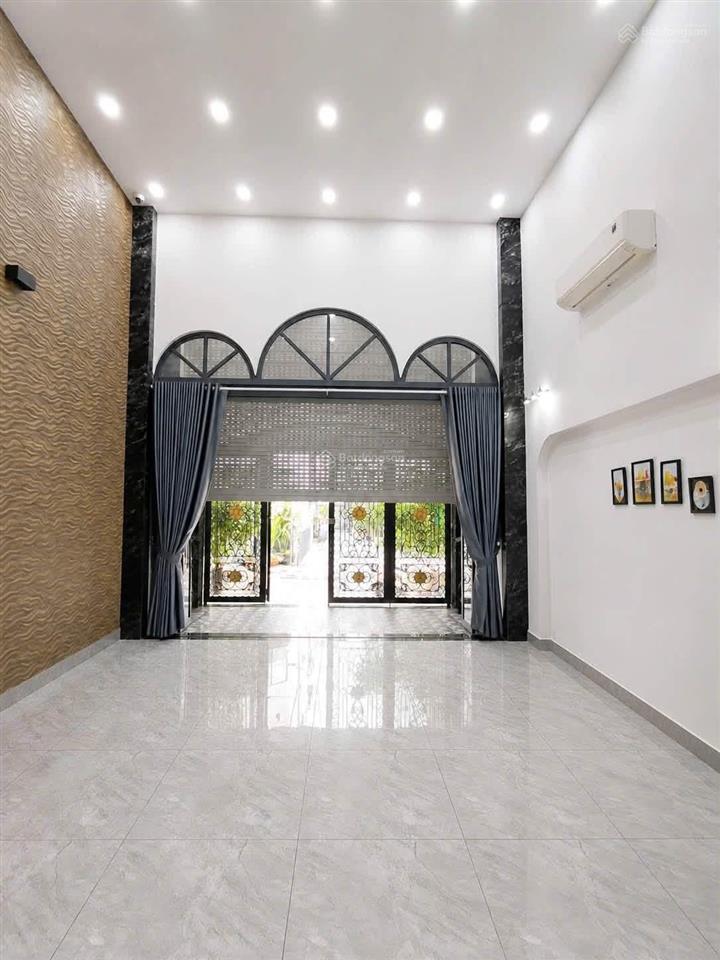 Cần bán gấp nhà sau mt nguyễn thị thập, quận 7 (dt hơn 130m2). 3 tầng, 5pn master