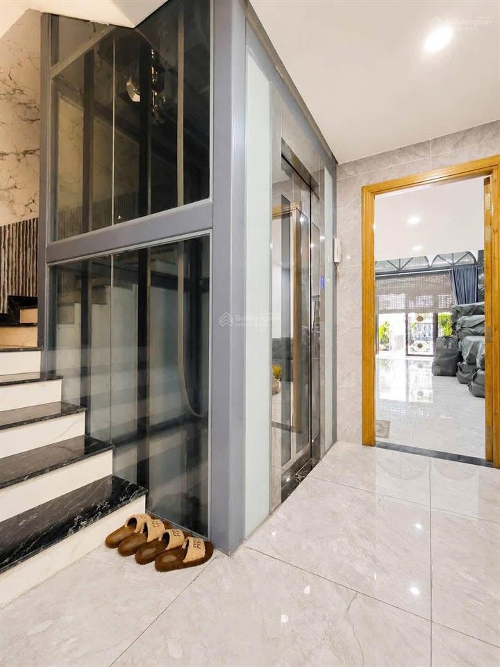 Cần bán gấp nhà sau mt nguyễn thị thập, quận 7 (dt hơn 130m2). 3 tầng, 5pn master