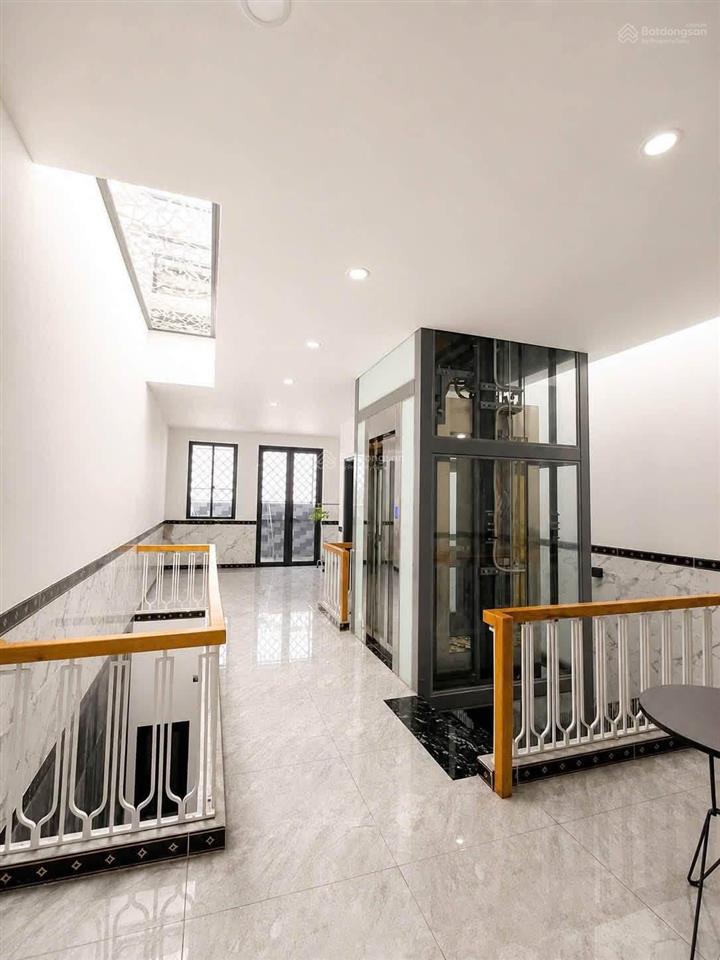 Cần bán gấp nhà sau mt nguyễn thị thập, quận 7 (dt hơn 130m2). 3 tầng, 5pn master