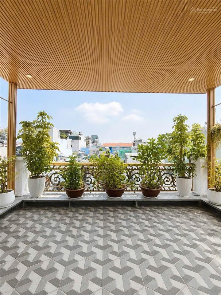 Cần bán gấp nhà sau mt nguyễn thị thập, quận 7 (dt hơn 130m2). 3 tầng, 5pn master