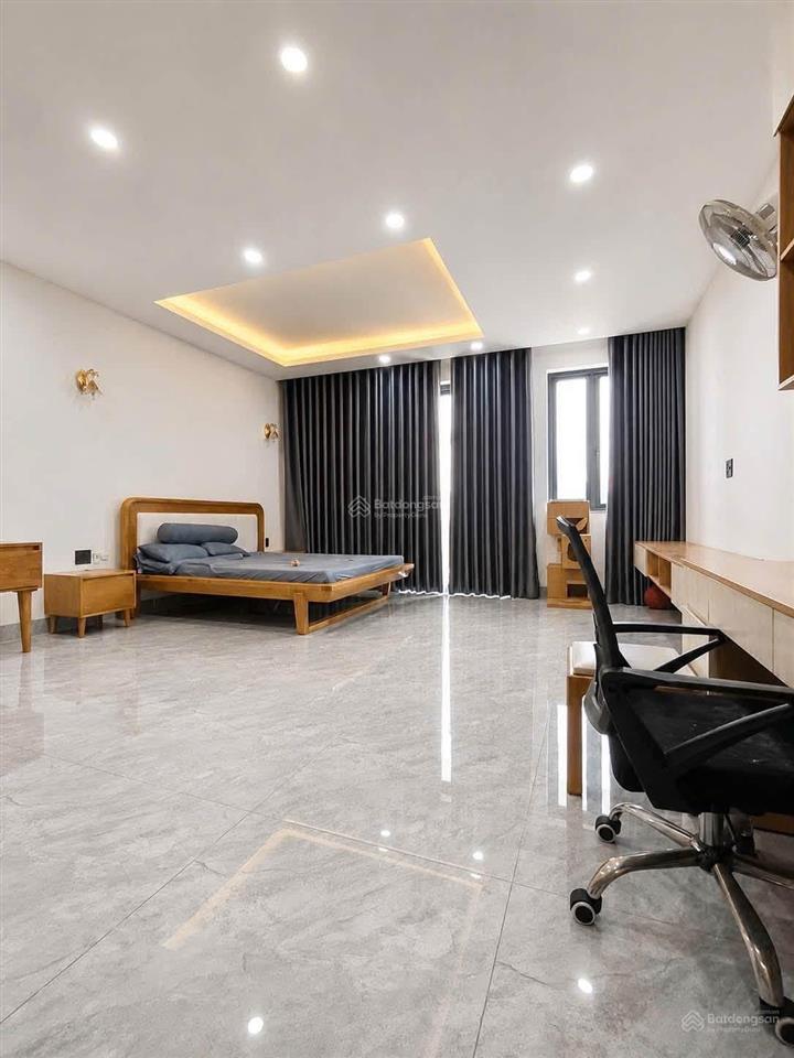 Cần bán gấp nhà sau mt nguyễn thị thập, quận 7 (dt hơn 130m2). 3 tầng, 5pn master