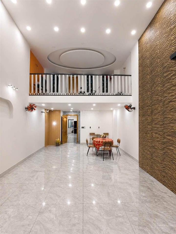 Cần bán gấp nhà sau mt nguyễn thị thập, quận 7 (dt hơn 130m2). 3 tầng, 5pn master