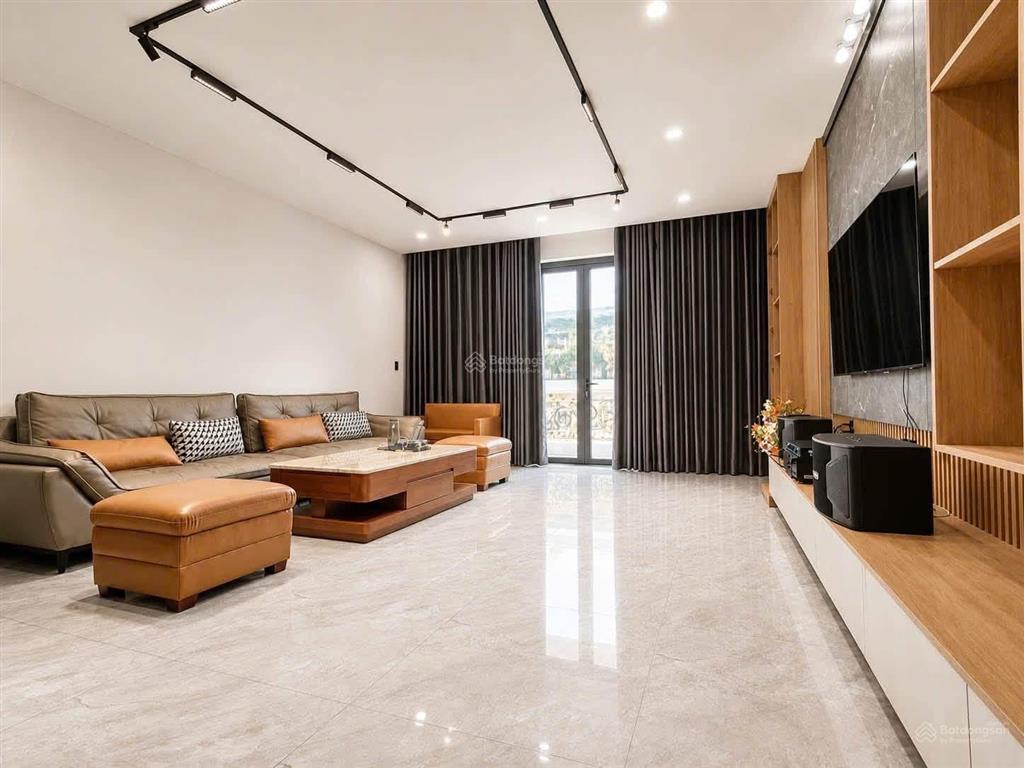 Cần bán gấp nhà sau mt nguyễn thị thập, quận 7 (dt hơn 130m2). 3 tầng, 5pn master