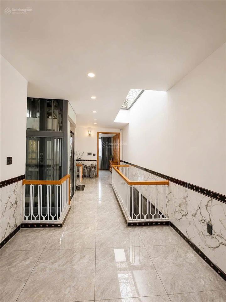 Cần bán gấp nhà sau mt nguyễn thị thập, quận 7 (dt hơn 130m2). 3 tầng, 5pn master