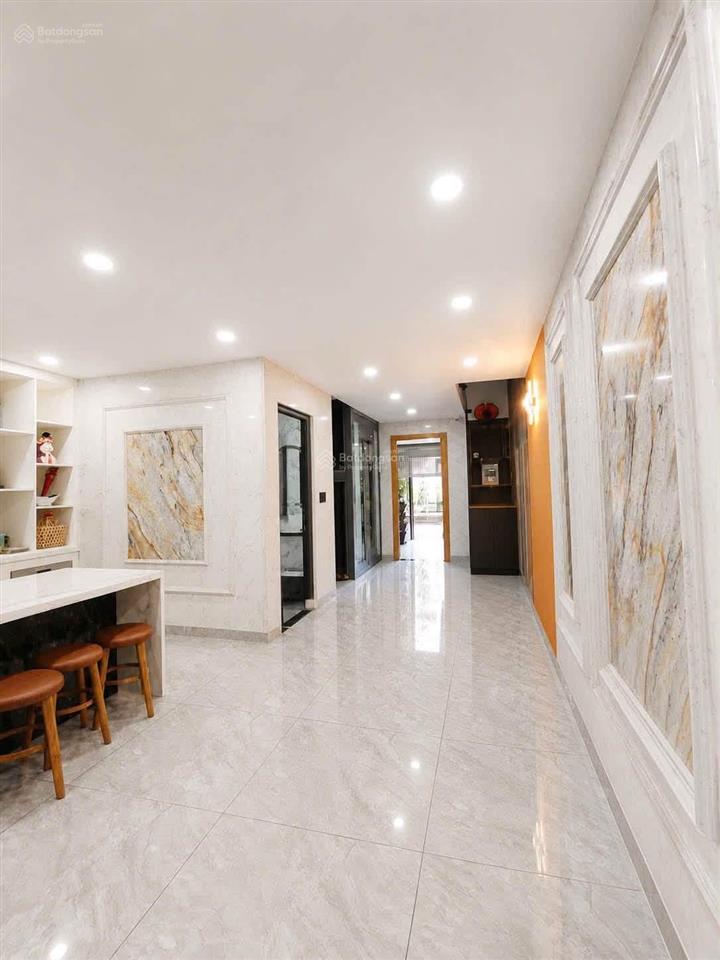 Cần bán gấp nhà sau mt nguyễn thị thập, quận 7 (dt hơn 130m2). 3 tầng, 5pn master