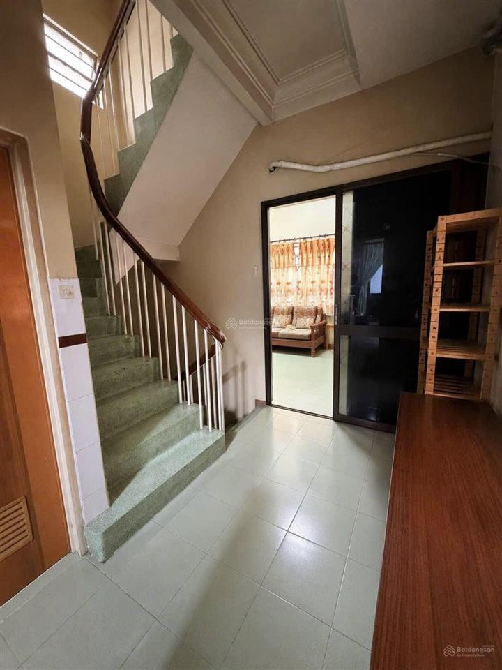 Cô soạn về vườn ở cần nhượng lại nhà ngay phạm đình hổ, quận 6. giá tốt 6 tỷ 350 còn thương lượng