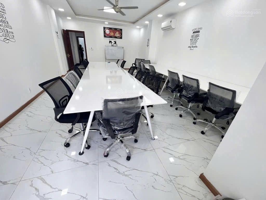 Hẻm xe hơi lạc long quân, q11  đang cho thuê làm văn phòng  chốt 5 tỷ 890/ 86,6m2  5mx17,32m
