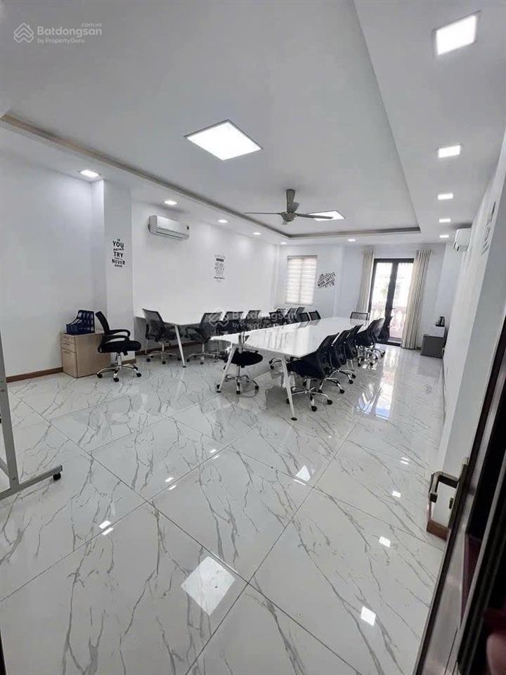 Hẻm xe hơi lạc long quân, q11  đang cho thuê làm văn phòng  chốt 5 tỷ 890/ 86,6m2  5mx17,32m