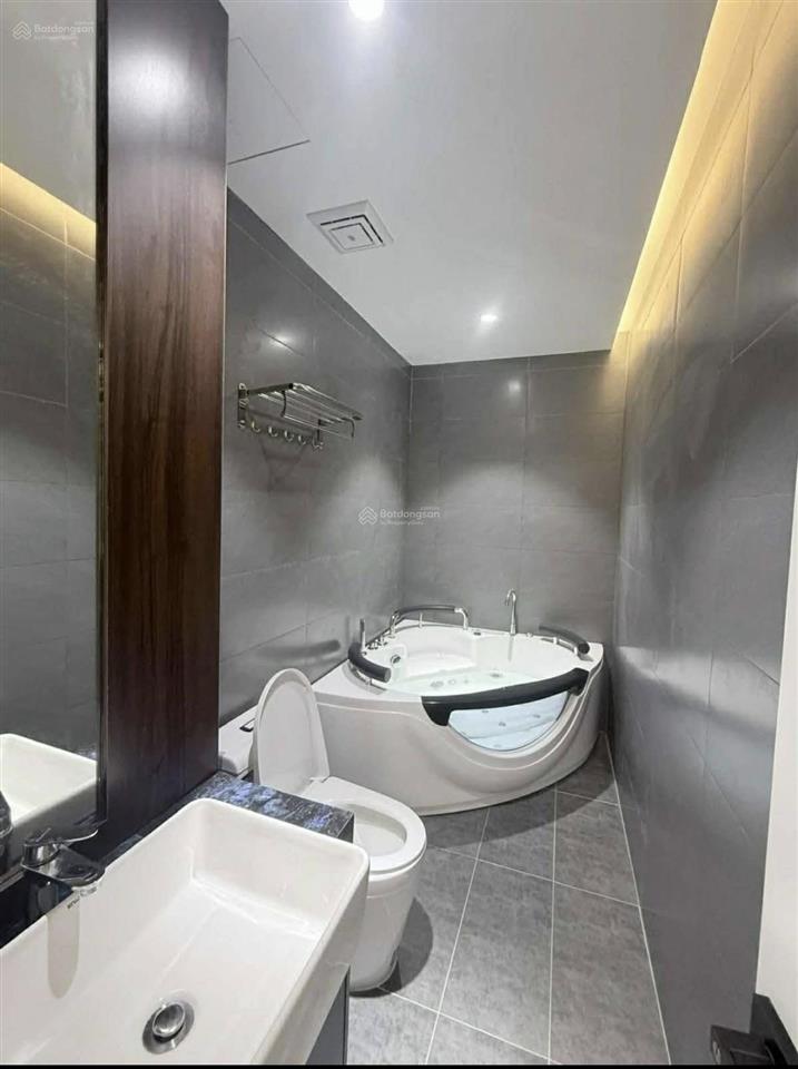 Kiến trúc sư cần bán lại nhà xây ở ngay đường 3 tháng 2, quận 10. giá 7 tỷ 050/ 67,6m2. nhà nở hậu