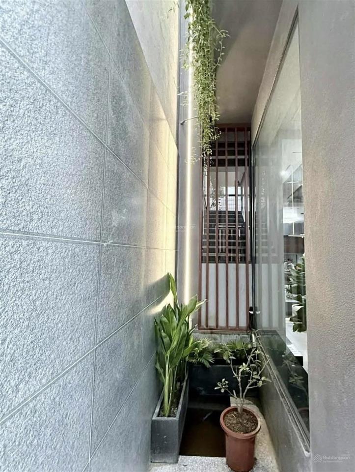 Kiến trúc sư cần bán lại nhà xây ở ngay đường 3 tháng 2, quận 10. giá 7 tỷ 050/ 67,6m2. nhà nở hậu