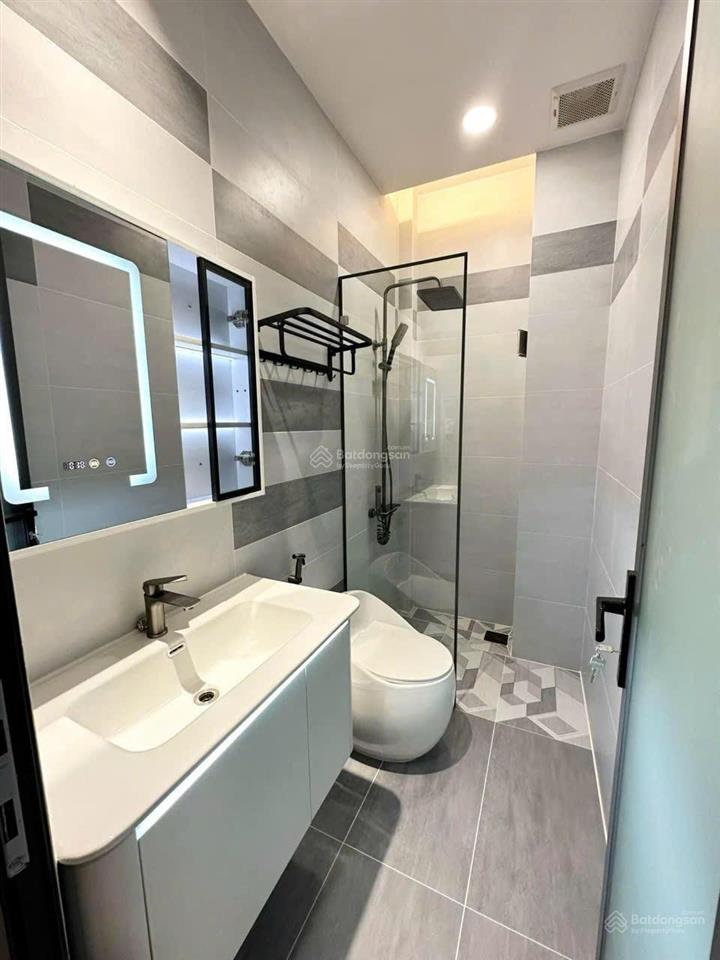 Hạ giá bán nhanh nhà thái phiên, q11. giá5tỷ570/ 70,5m2. nhà vuông vức. đang cho thuê kd 22tr