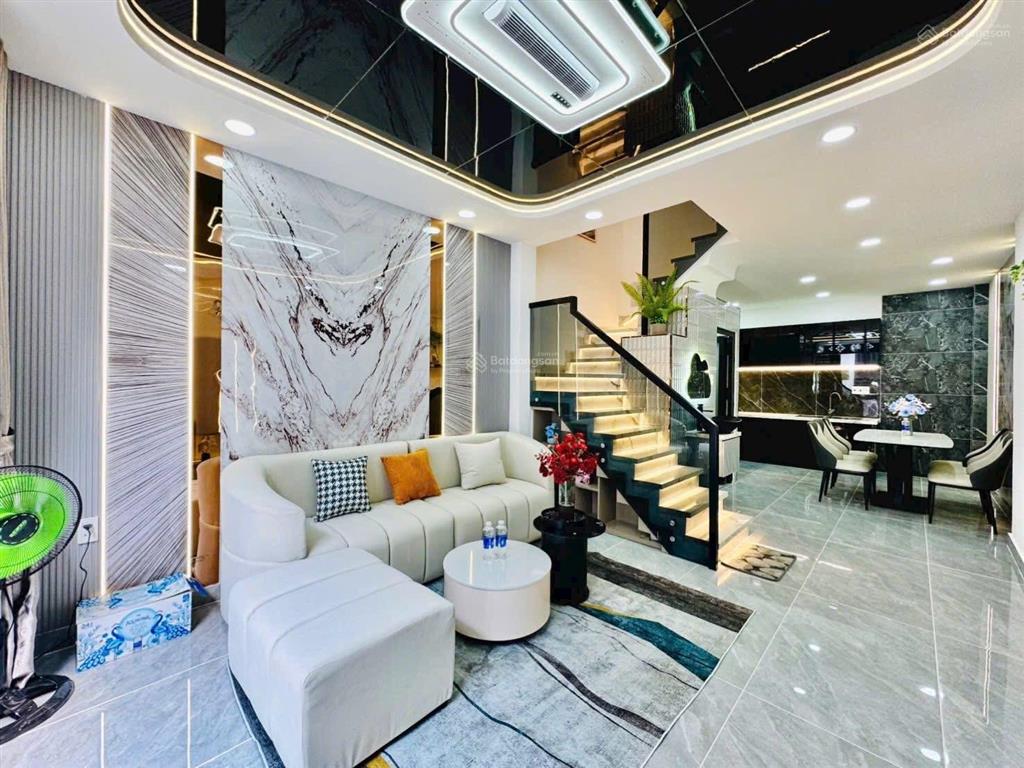 Ngộp bank bán nhà bùi văn ba, quận 7. giá5,99tỷ/76,8m2. 3 tầng kiên cố. sổ hồng riêng đã hoàn công