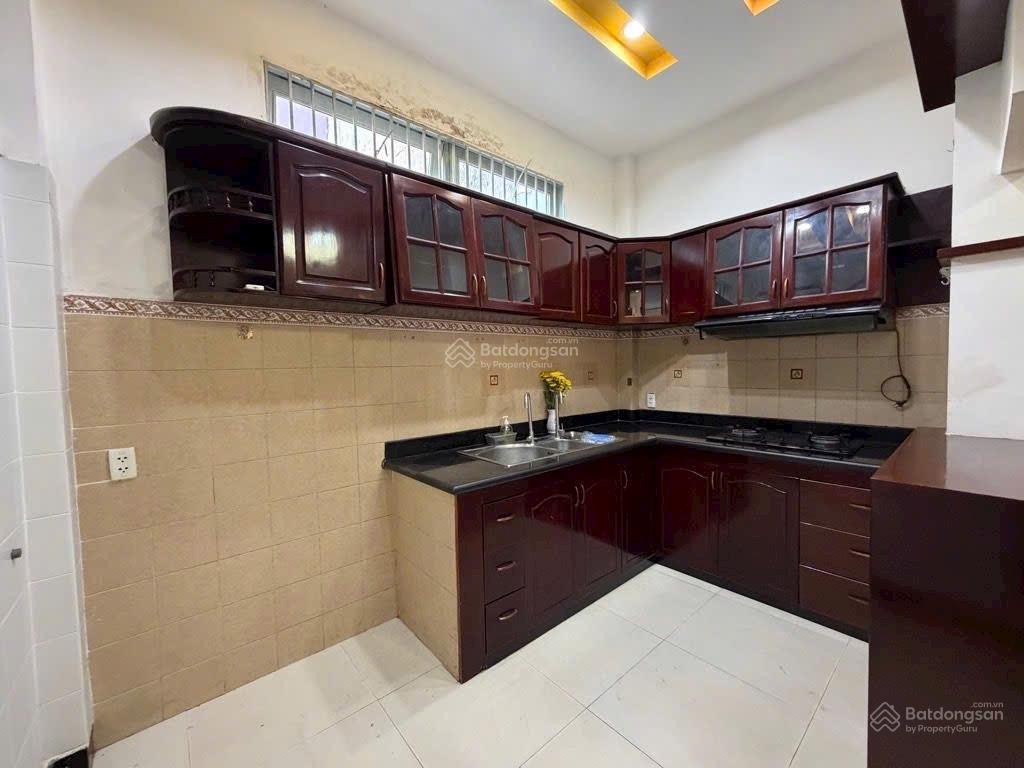Chủ bán gấp nhà đặng chất, quận 8. 66m2, 4 lầu  5pn, đang cho thuê 27 triệu. sổ hồng riêng