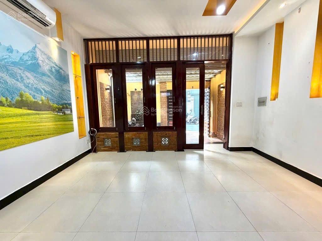 Chủ bán gấp nhà đặng chất, quận 8. 66m2, 4 lầu  5pn, đang cho thuê 27 triệu. sổ hồng riêng