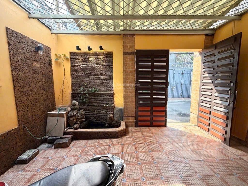 Chủ bán gấp nhà đặng chất, quận 8. 66m2, 4 lầu  5pn, đang cho thuê 27 triệu. sổ hồng riêng