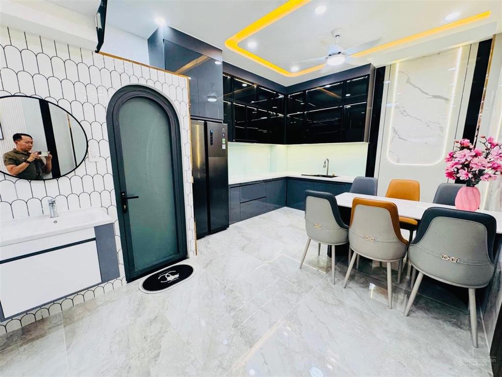 Về hưu bán gấp nhà nguyễn văn thương, bình thạnh. giá5,43tỷ/60m2. 3 lầu. đang cho thuê 19tr