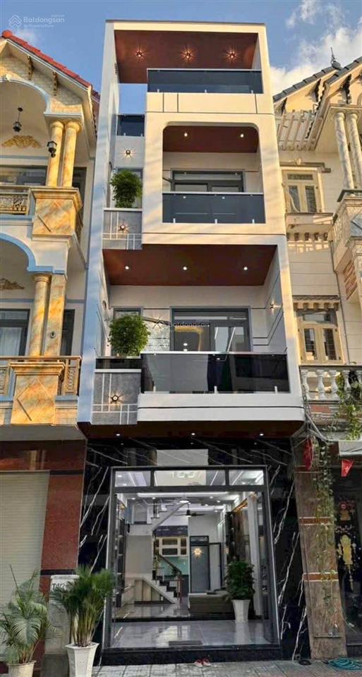 Bán nhà ngay giga mall đường số 12, thủ đức. giá5tỷ220/4mx16m(64m2). trệt, 3 lầu. sổ hồng riêng