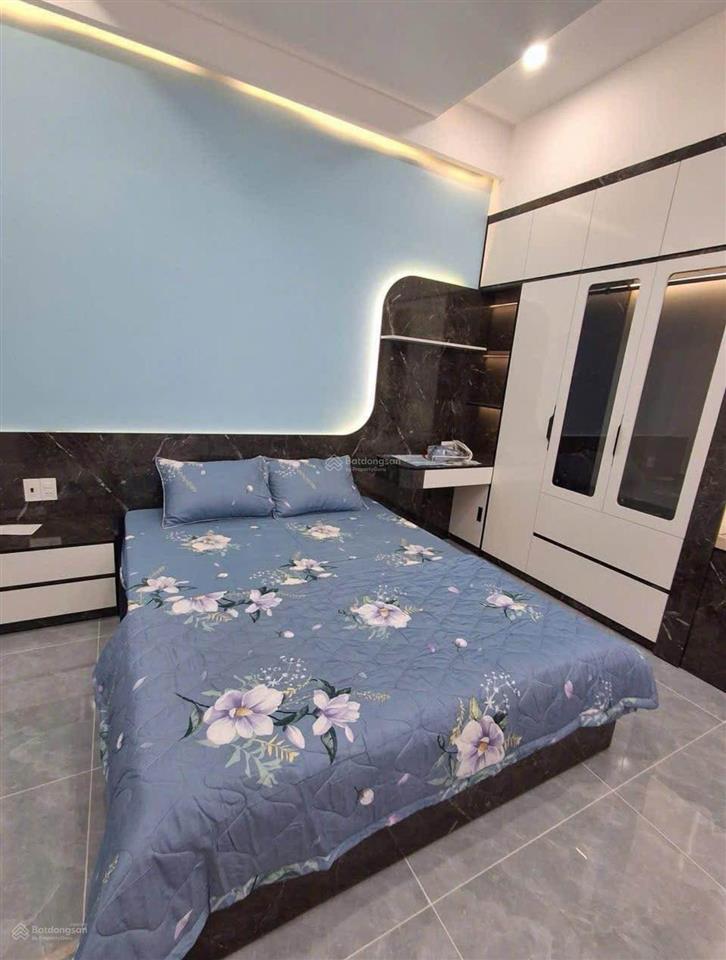 Bán nhà ngay giga mall đường số 12, thủ đức. giá5tỷ220/4mx16m(64m2). trệt, 3 lầu. sổ hồng riêng