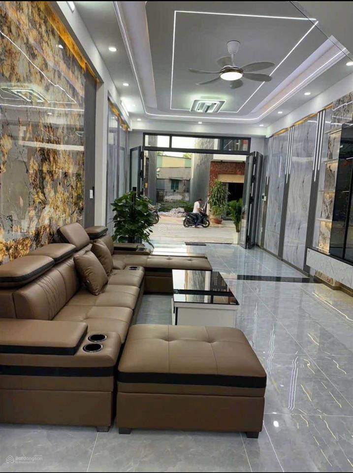 Bán nhà ngay giga mall đường số 12, thủ đức. giá5tỷ220/4mx16m(64m2). trệt, 3 lầu. sổ hồng riêng
