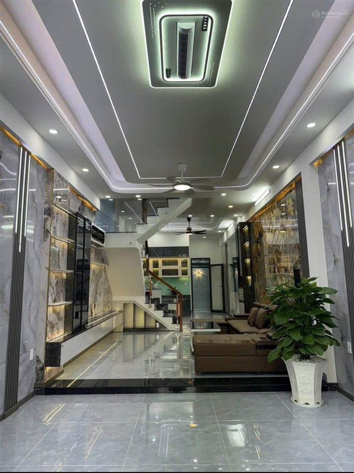 Bán nhà ngay giga mall đường số 12, thủ đức. giá5tỷ220/4mx16m(64m2). trệt, 3 lầu. sổ hồng riêng