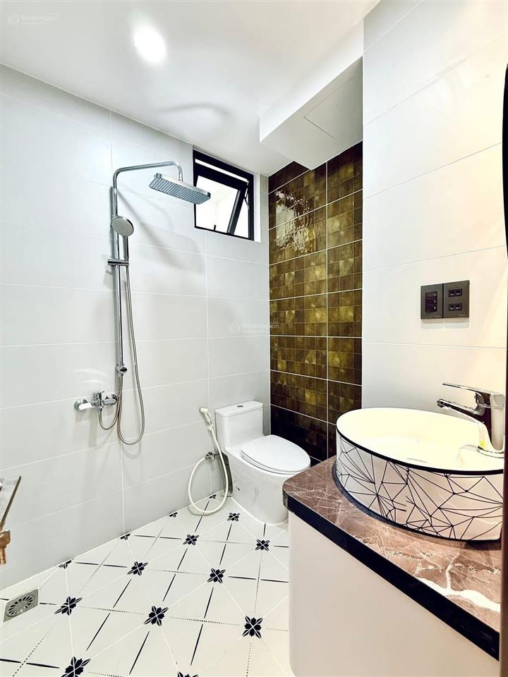 Bán nhà ngay đại học luật đường số 13, thủ đức.giá5,28tỷ/ 60m2. 3 lầu. sổ hồng riêng pháp lý chuẩn