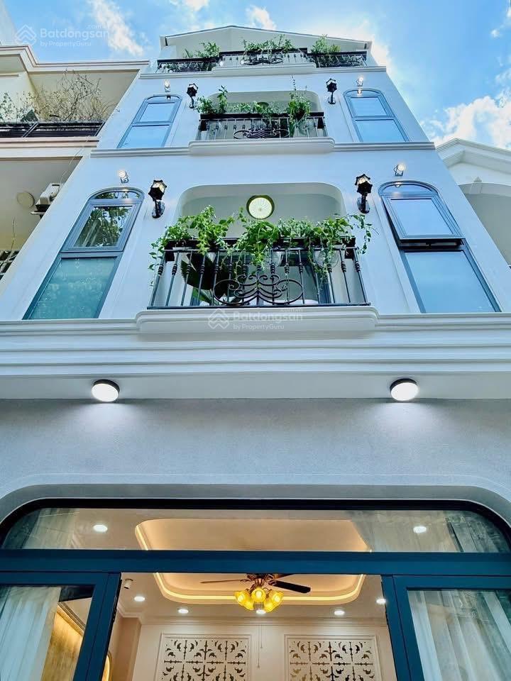 Bán nhà ngay đại học luật đường số 13, thủ đức.giá5,28tỷ/ 60m2. 3 lầu. sổ hồng riêng pháp lý chuẩn
