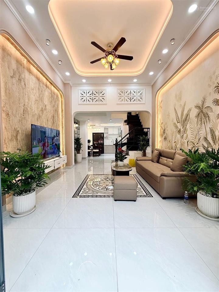 Bán nhà ngay đại học luật đường số 13, thủ đức.giá5,28tỷ/ 60m2. 3 lầu. sổ hồng riêng pháp lý chuẩn