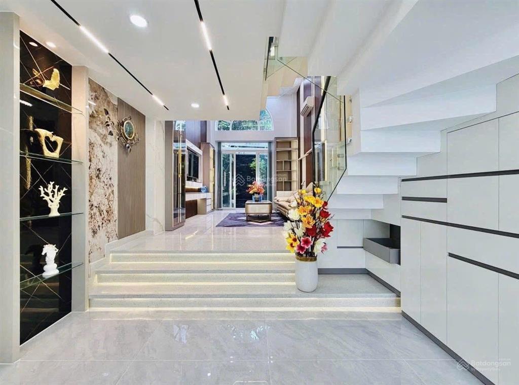 Chính chủ bán gấp nhà trần xuân soạn, quận 7. giá3,84tỷ/4mx16m.1trệt3lầu. sổ hồng riêng hoàn công