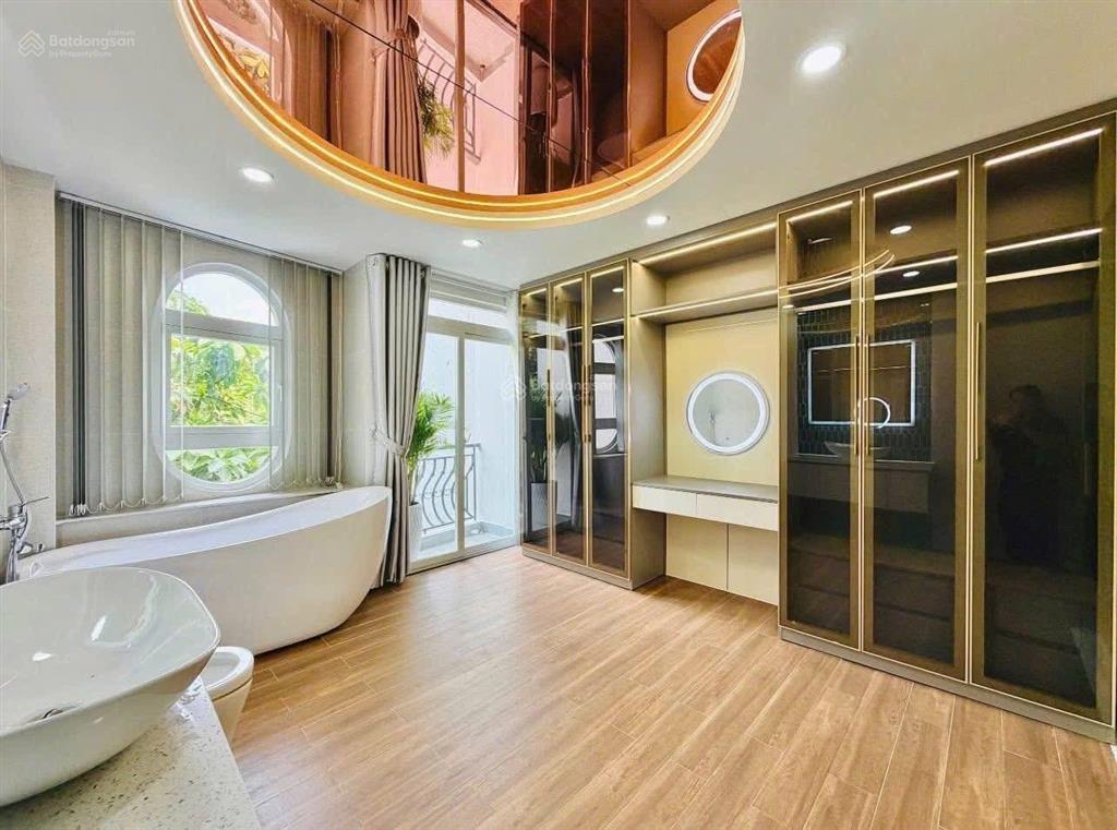 Chính chủ bán gấp nhà trần xuân soạn, quận 7. giá3,84tỷ/4mx16m.1trệt3lầu. sổ hồng riêng hoàn công