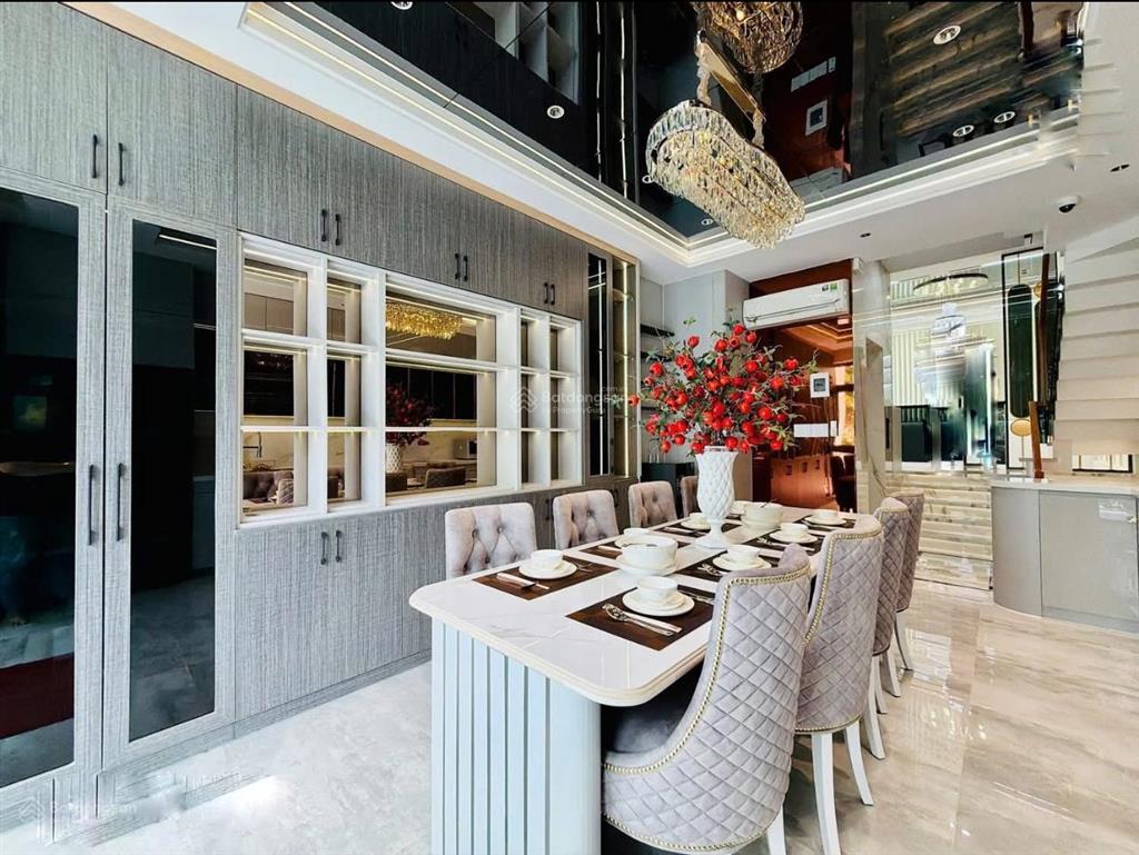 Ngộp vốn bán nhà nguyễn hữu cảnh, bình thạnh. giá 5,42tỷ/68m2.1trệt3lầu. sổ sạch. hđ thuê 23triệu