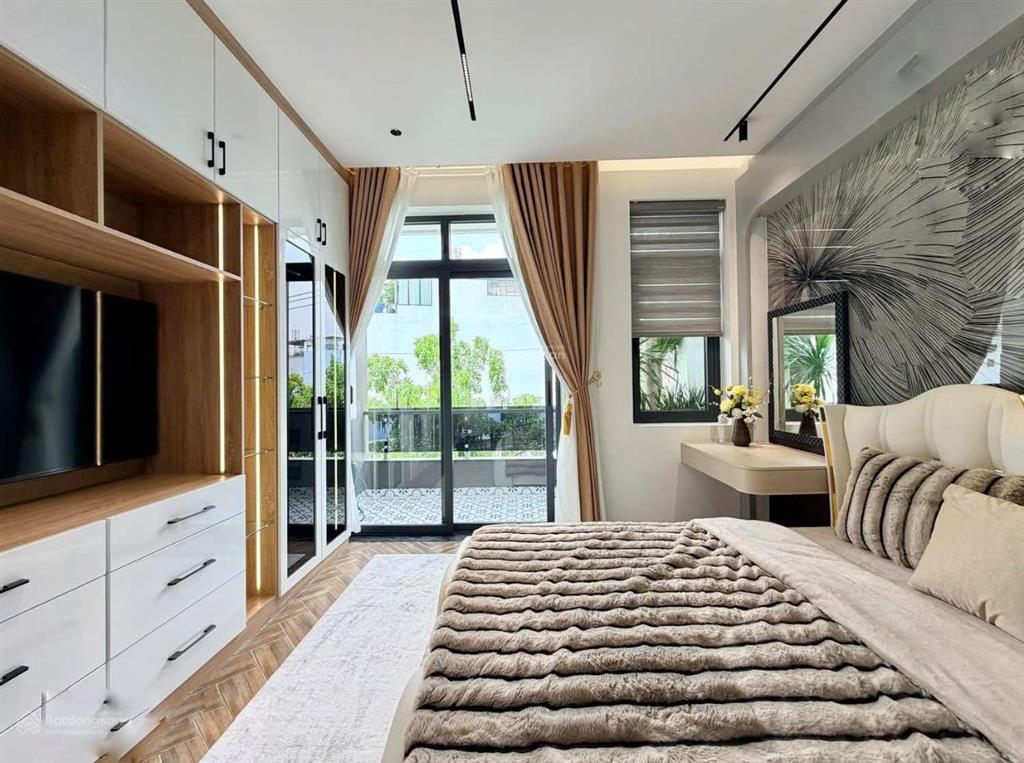 Ngộp vốn bán nhà nguyễn hữu cảnh, bình thạnh. giá 5,42tỷ/68m2.1trệt3lầu. sổ sạch. hđ thuê 23triệu