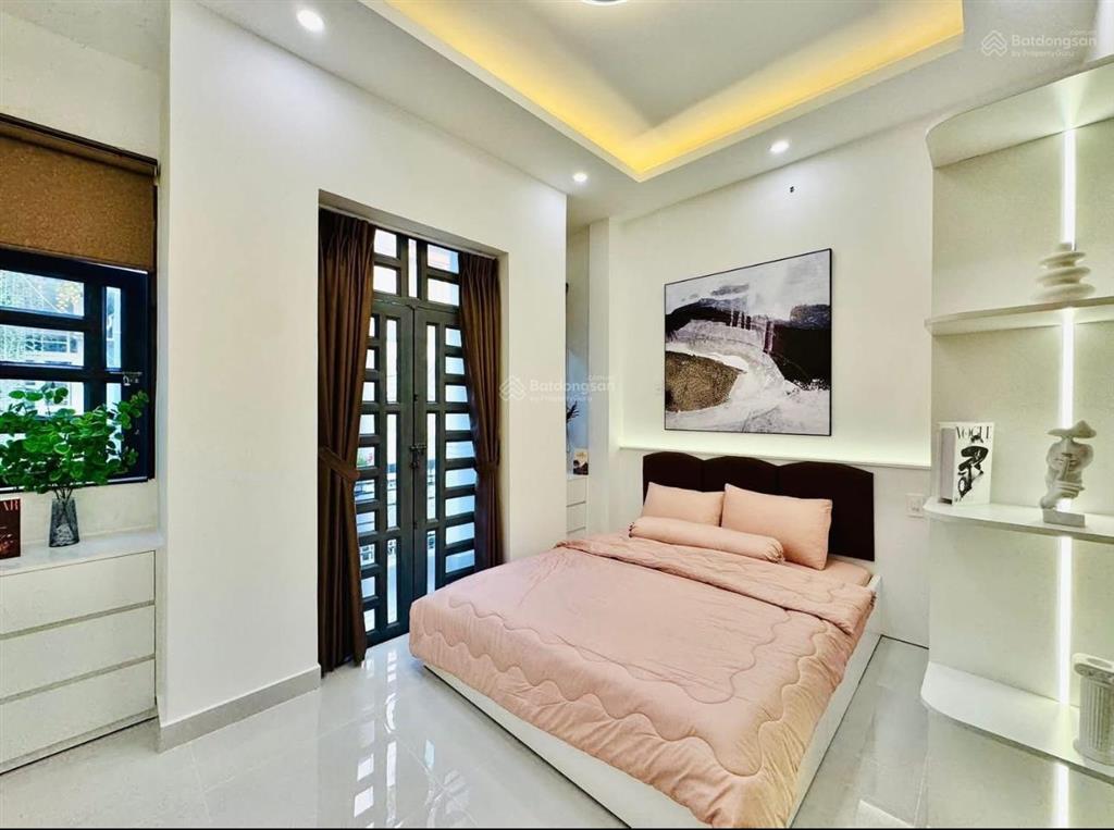 Bán gấp mặt tiền đoàn như hài, quận 4. 4mx18m 4 tầng. sổ hồng riêng. đang cho thuê 26tr