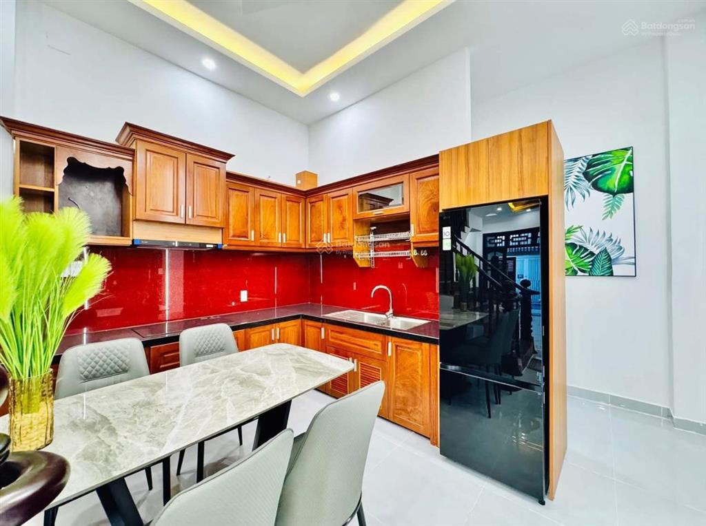Bán gấp mặt tiền đoàn như hài, quận 4. 4mx18m 4 tầng. sổ hồng riêng. đang cho thuê 26tr