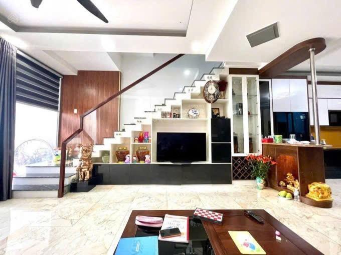 Duy nhất 1 căn nhà bùi tá hán, quận 2. giá6,85tỷ/90m2. 1trệt,3lầu. sổ hồng sẵn, hoàn công đủ
