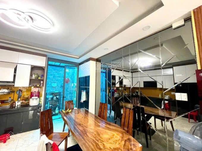 Duy nhất 1 căn nhà bùi tá hán, quận 2. giá6,85tỷ/90m2. 1trệt,3lầu. sổ hồng sẵn, hoàn công đủ