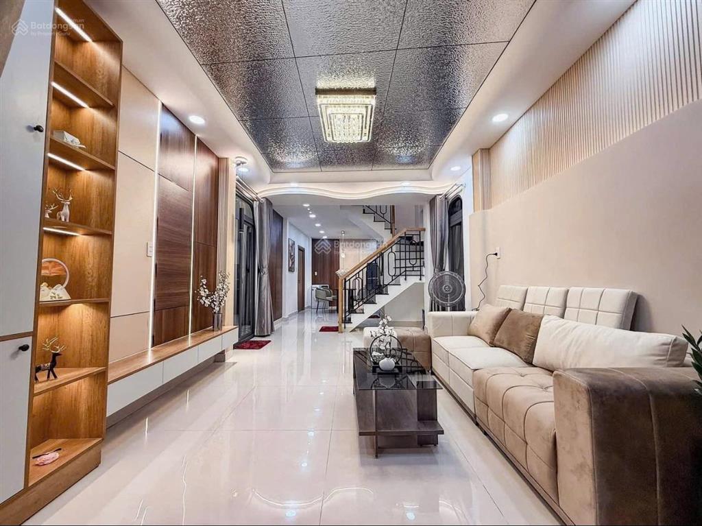 Tôi cần bán nhà tây hoà, quận 9. giá4tỷ280/ 60m2. 1trệt3lầu. sổ đẹp. đang cho thuê 24triệu/tháng