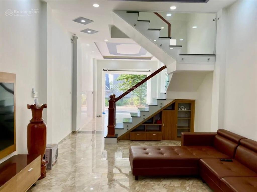 Định cư mỹ bán gấp nhà lê văn việt,quận 9. giá4tỷ800/66,6m2.1trệt,2lầu.sổ sạch. đang cho thuê 16tr