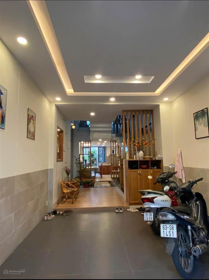 Xoay vốn bán gấp nhà thạch lam, tân phú. giá5,59tỷ/68m2. trệt,2lầu  4pn. sổ cầm tay sang tên ngay