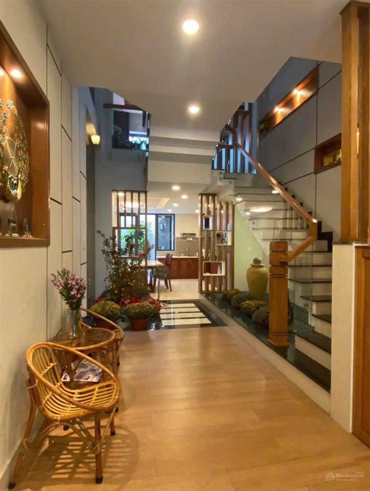 Xoay vốn bán gấp nhà thạch lam, tân phú. giá5,59tỷ/68m2. trệt,2lầu  4pn. sổ cầm tay sang tên ngay
